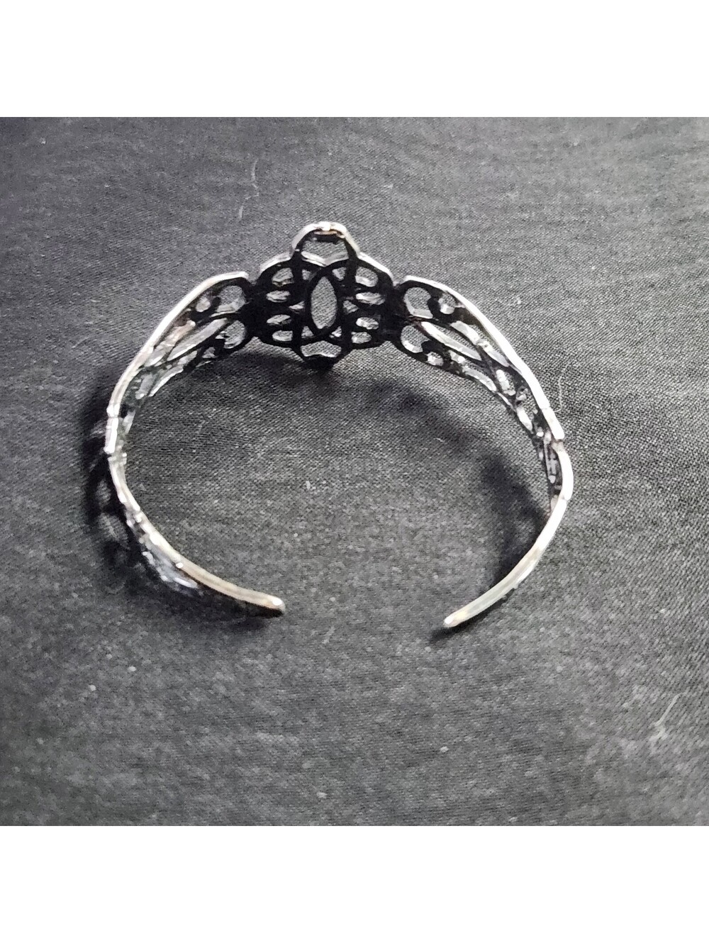 Openwork cuff bracelet - Picture 3 of 4